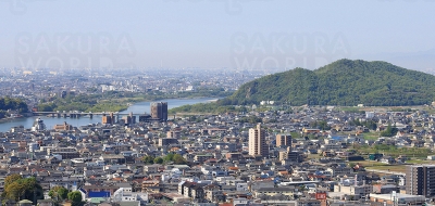 展望台やふるさと眺望の丘からは、伊木山、木曽川、犬山城が一望！