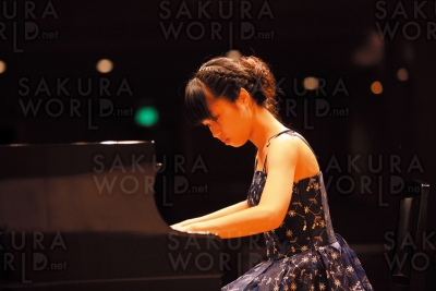 写真は過去のもので、実際の公演とは異なる場合があります。