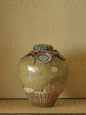重要文化財　唐物茶壺　銘 松花 　大名物　徳川美術館蔵