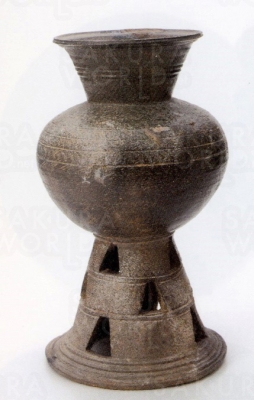 重要文化財 脚付広口壺 猿投 古墳時代後期（6世紀） 高40.5㎝ 愛知県豊田市･豊田大塚古墳出土 豊田市郷土資料館所蔵