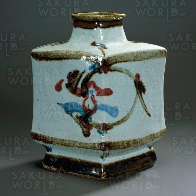 白地草花絵扁壺 河井寬次郎 昭和14（1939）年（前期のみ展示）