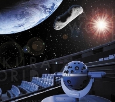 プラネタリウムは夏 休み期間中、毎日開 催！※休館日（月曜） を除く。投映時刻は HPにて。