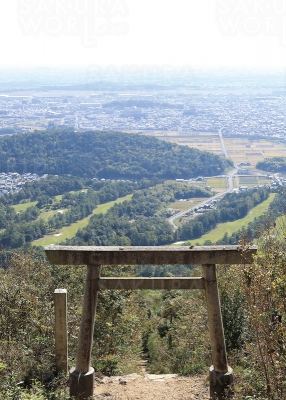 4.山頂からの眺め。権現山は御岳・白山の霊山ともされている。