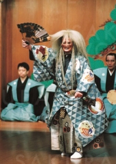 能「 山姥」 撮影：ウシマド写真工房